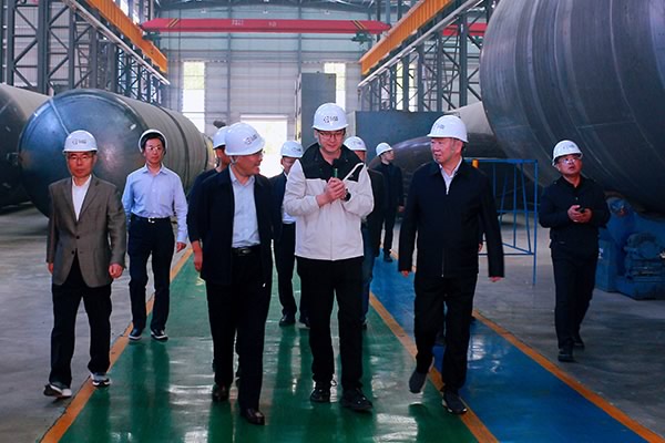 安徽省政府参事左俊一行莅临中杰特装调研产业集群高质量发展工作
